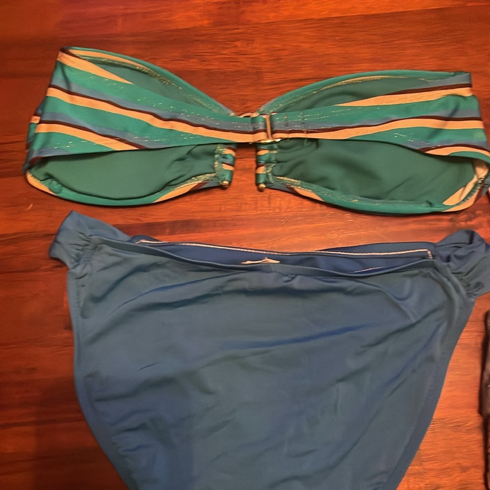 Bikini - Picture 3 of 4